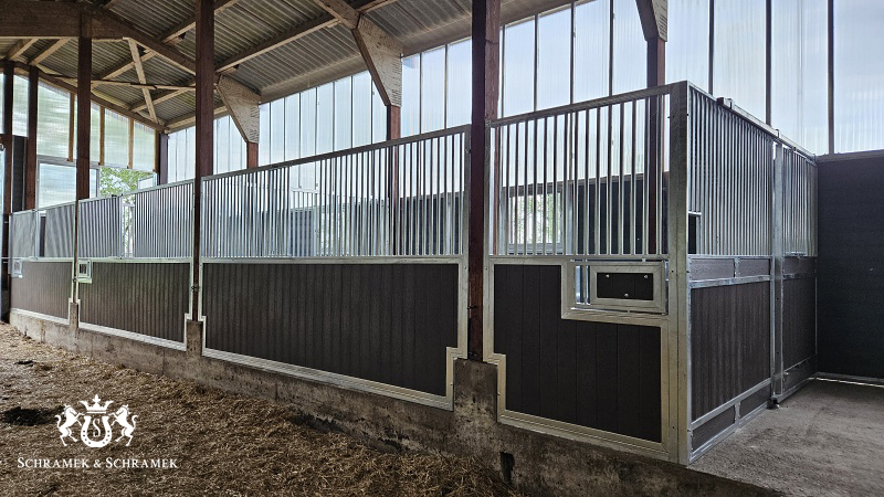 Außenboxen und Innenboxen Sonderanfertigung, Fenster und Tore, Erhöhung aus Lexan, Milow, Deutschland