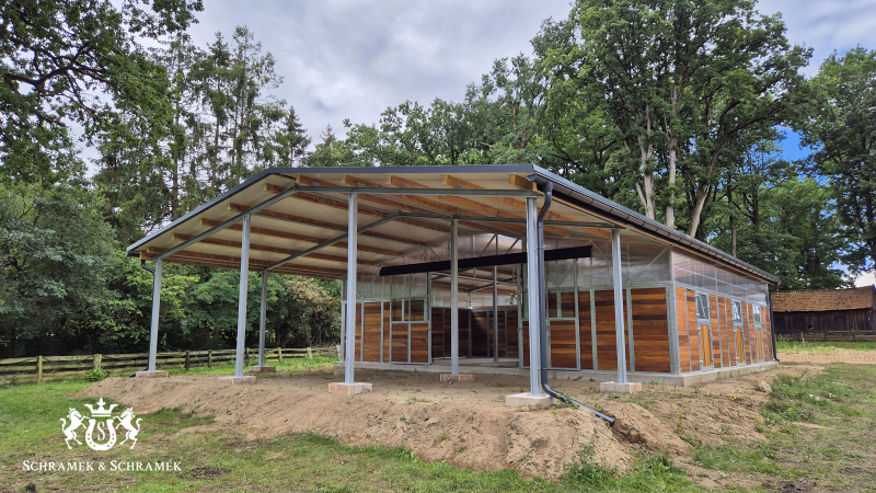 Stall mit 3 Innenboxen, Heulager und Sattelkammer, Denya Holzfüllung, Hannover, Deutschland